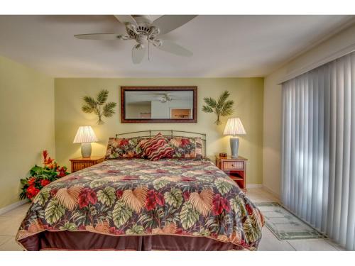a bedroom with a bed and a ceiling fan at Villa Hideaway, Cape Coral in Cape Coral