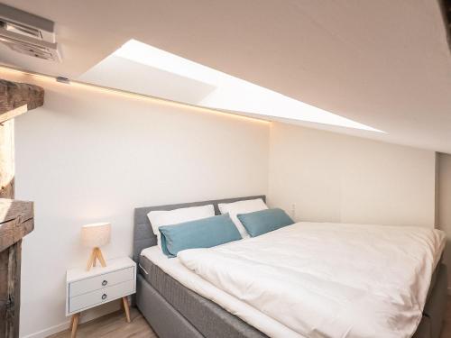 Ένα ή περισσότερα κρεβάτια σε δωμάτιο στο CREST - Riverside Lofts mit Parken I Balkon I Küche I Regendusche