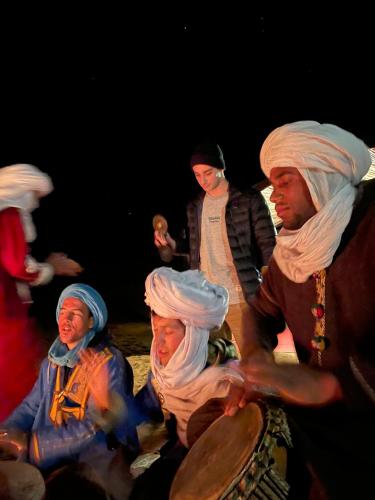Tetamu yang menginap di Merzouga Luxury Camping