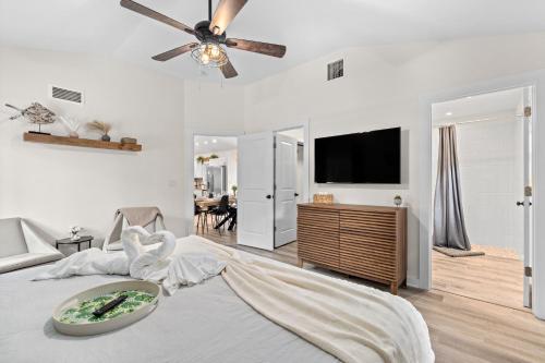 a bedroom with a bed with a ceiling fan at Heated Salt Pool, Arcade, 2 Kings, Near Ami, Img in Bradenton