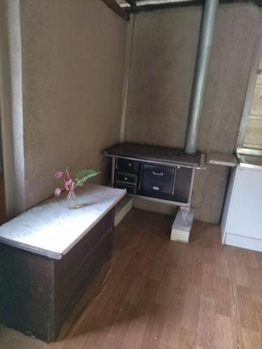 a room with a stove and a bench in it at Casa do Atelier: Vida simples, lugar para relaxar in Treviso