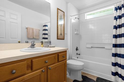 Photo de la galerie de l'établissement 201 Hideaway beach 4 beds - pool&spa, à Kissimmee