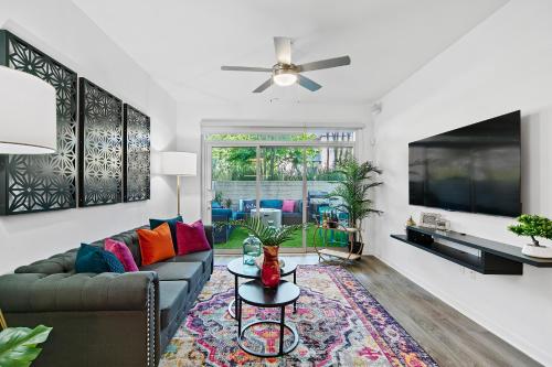 Fairfax District Chic City Oasis 2 BR Apt with Den 136 Image