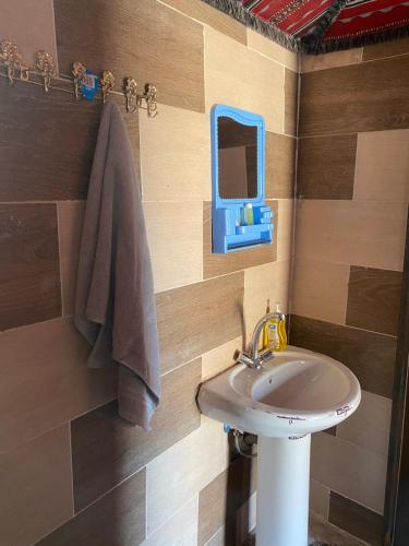 a bathroom with a sink and a mirror at Red Twilight Camp in Disah