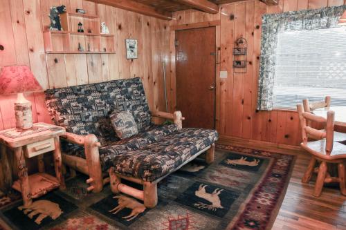 Oleskelutila majoituspaikassa Lazy R Cottages- 3 cabin