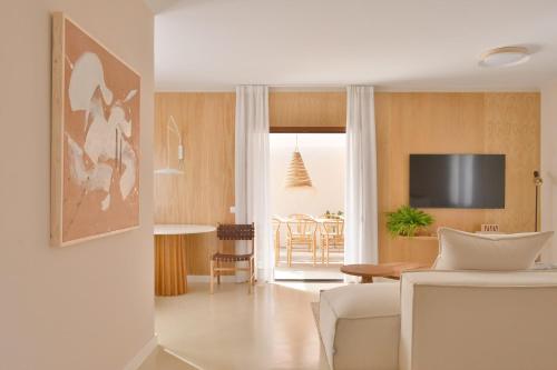 MareTerra - Designer Villa & Peaceful Retreat- Pool- BBQ-Beach at 10 minutes