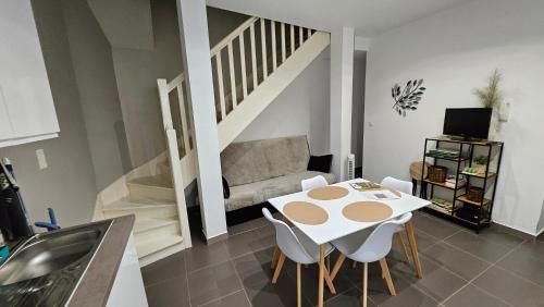 a living room with a table and a couch at Le patio St Étienne - Cité Épiscopale - Parking inclus in Albi