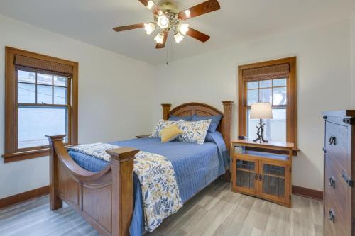 Glendive Getaway with Yellowstone River Access!にあるベッド