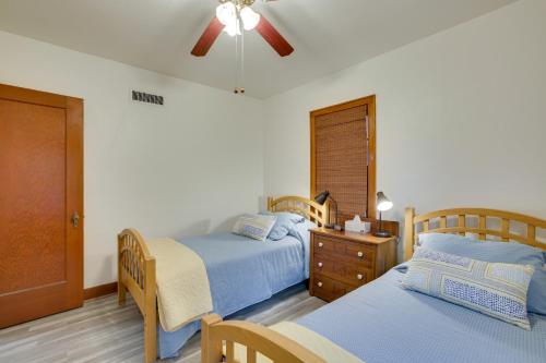 Glendive Getaway with Yellowstone River Access!にあるベッド