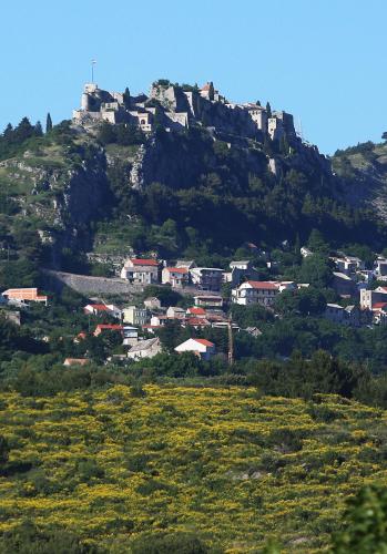 a village on top of a hill at Apartment Fila i Jure in Solin