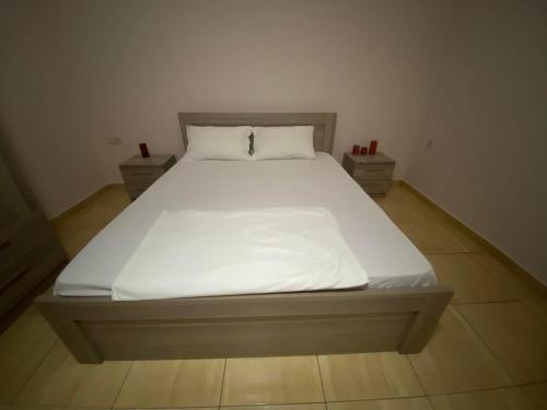 Uma cama ou camas num quarto em Guest House Sherifi Berat