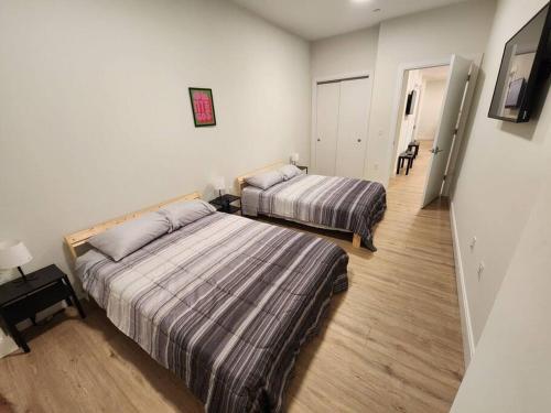 a bedroom with two beds in a room at Deluxe 2 Bedroom VIP to NYC in Union City