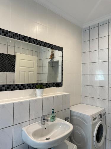 Ένα μπάνιο στο Luxury Apartment Amina