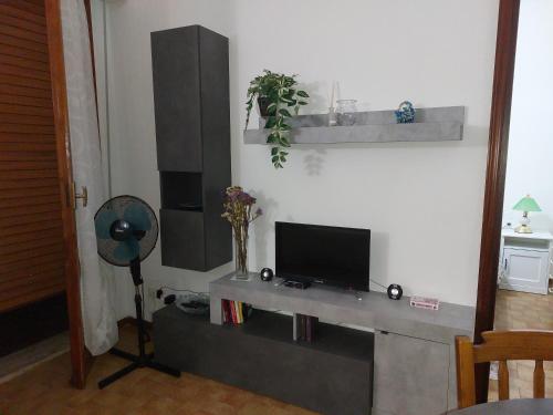 a living room with a flat screen tv on a wall at Appartamento al mare di Liguria e Toscana in Marina di Massa