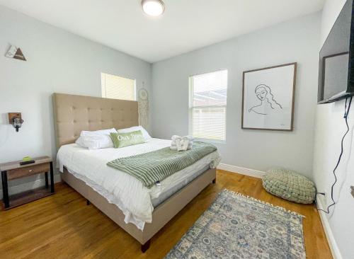 a bedroom with a bed and a television in it at Cozy Stylish Chic , Newly Remodeled Home Ybor, Dt in Tampa