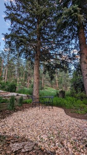 Alpen Way Chalet Mountain Lodgeにある庭
