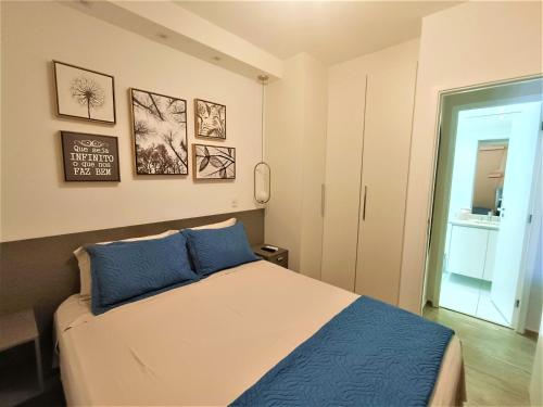 Katil atau katil-katil dalam bilik di Apartamento 1604 no Bosque com um quarto sala cozinha completa e uma vaga de garagem