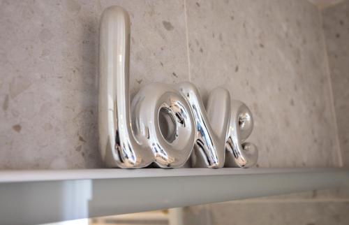 Imagen de la galería de LES SUITES LOVE 1 SPA VUE MER PISCINe, en Marsella