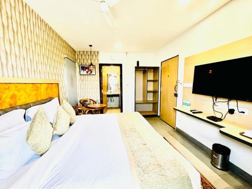Hotel Lake View Airport zoneにあるテレビまたはエンターテインメントセンター
