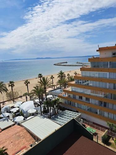 Holiday center Apartamento vistas mar, acceso directo playa y piscina