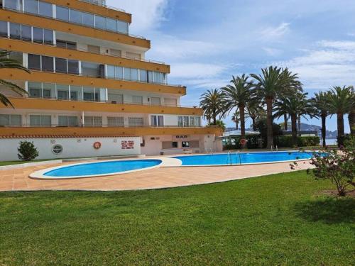Holiday center Apartamento vistas mar, acceso directo playa y piscina