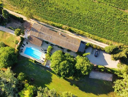 an overhead view of a building with a parking lot at Le Mas des Vergers in Salon-de-Provence