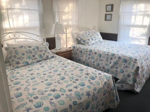 Sandpiper Beachfront Motelにあるベッド