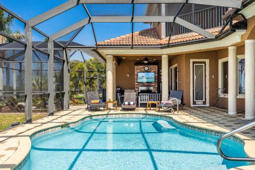 Πισίνα στο ή κοντά στο Heated Pool and Spa, Sleeps 16! - Villa Mangrove
