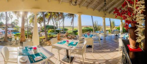 Εστιατόριο ή άλλο μέρος για φαγητό στο Tierra Del Sol...OCEAN FRONT GOLF AND TENNIS RESORT CONDO