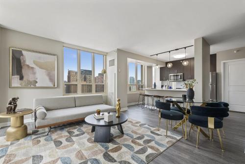 Ein Sitzbereich in der Unterkunft The Bernardin Gold Coast Luxury Apartments Near Magnificent Mile