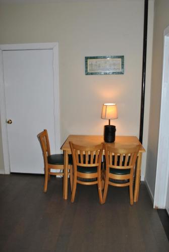 Φωτογραφία από το άλμπουμ του EWR AIRPORT Multilevel Guest House Room with 2-3 Beds στο Νιούαρκ