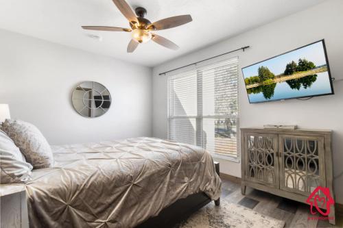 a bedroom with a bed and a ceiling fan at The Plaza - An Irvie Home w Summer Pool in Albuquerque