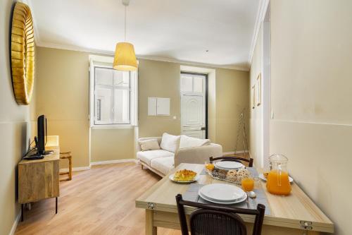 WHome Urban Comfort: 1-BR near Airport & Train Station