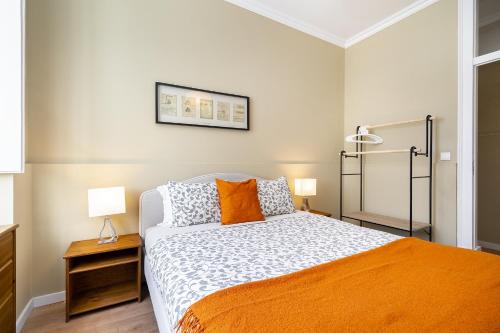 WHome Urban Comfort: 1-BR near Airport & Train Station