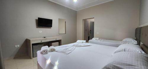 Una cama o camas en una habitación de Hotel Miami Beach