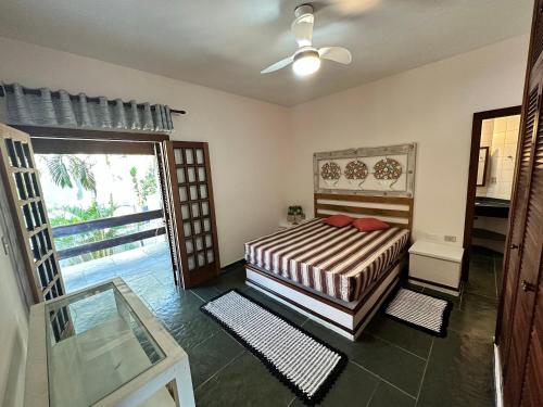 Ένα ή περισσότερα κρεβάτια σε δωμάτιο στο Casa com Piscina e Churrasqueira na Riviera em Bertioga