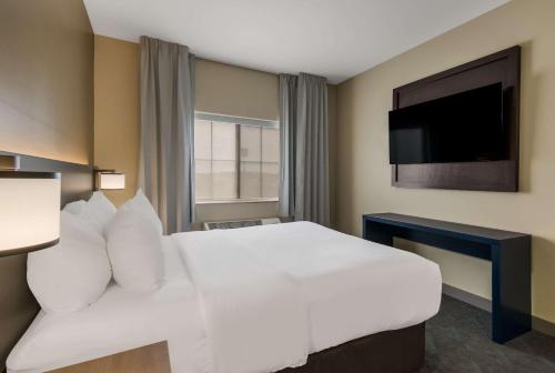 Μια τηλεόραση ή/και κέντρο ψυχαγωγίας στο Comfort Inn & Suites Barnesville - Frackville