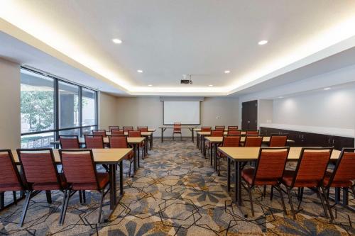 Kawasan bisnes dan/atau bilik persidangan di Best Western Plus Fort Worth North