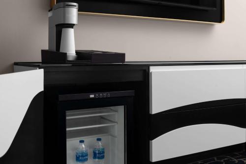 a black counter with bottles of water and a microscope at Hotel Fraye Nashville, Curio Collection By Hilton in Nashville