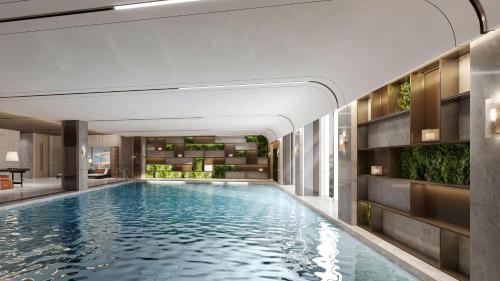 una piscina infinita en un hotel con plantas en DoubleTree By Hilton Cangnan en Cangnan