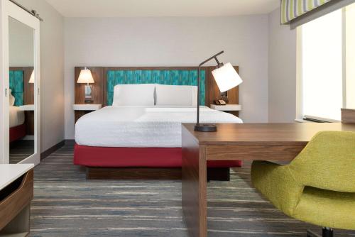 Tempat tidur dalam kamar di Hampton Inn & Suites Santa Rosa Sonoma Wine Country