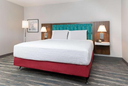 a large bed in a hotel room with two lamps at Hampton Inn & Suites Santa Rosa Sonoma Wine Country in Santa Rosa