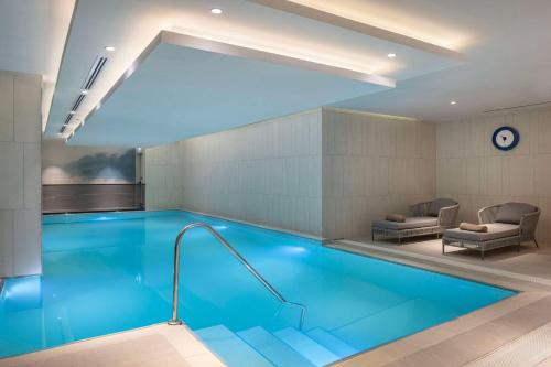 Πισίνα στο ή κοντά στο Hampton By Hilton Cerkezkoy