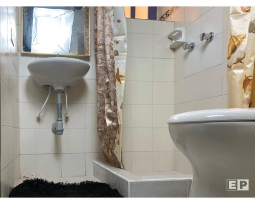 a bathroom with a toilet and a sink at Beija Flor Hostel in Villa de Leyva