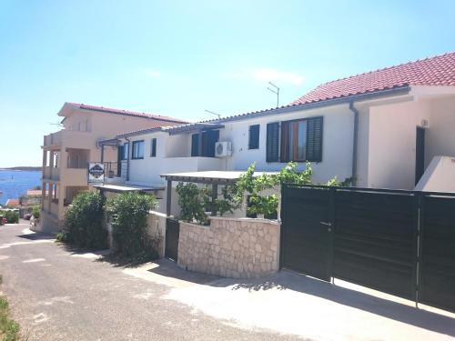 Apartments by the sea Milna, Vis - 21183