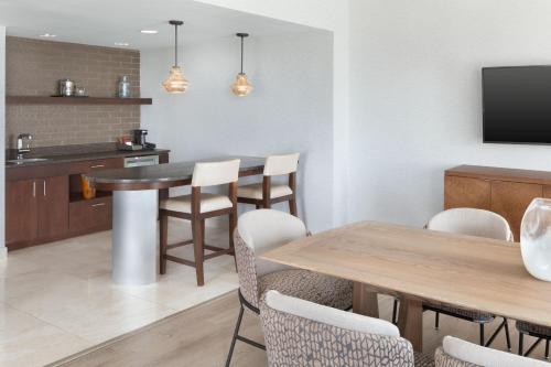 Cuisine ou kitchenette dans l'établissement The Westin Atlanta Perimeter North
