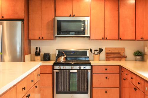 Dapur atau dapur kecil di Conveniently located 2bd-LAX-Sofi Stadium-Space X