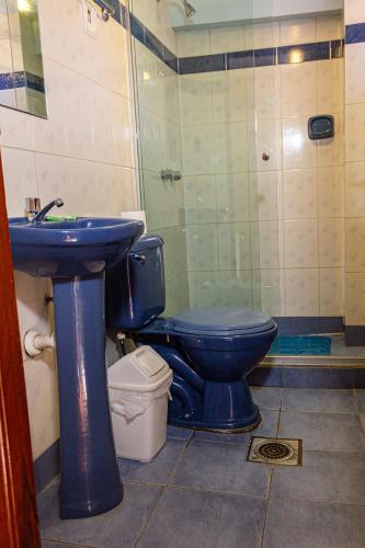 a bathroom with a blue toilet and a shower at Hostal Sonia in Copacabana