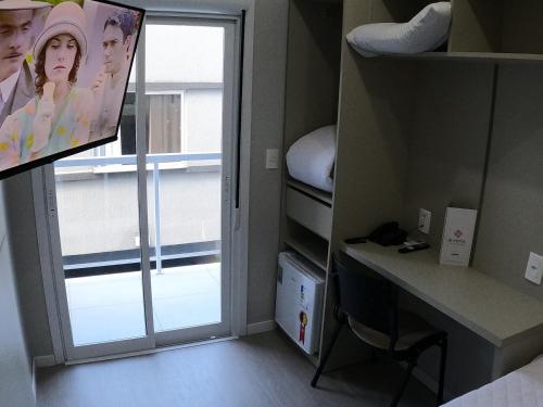 Televisyen dan/atau pusat hiburan di ID Hotel