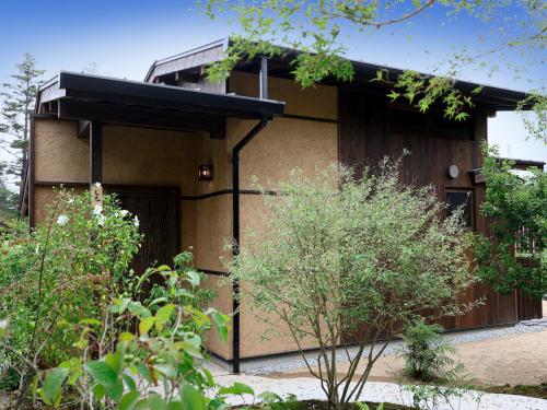 a house with a garden in front of it at kominka neri（古民家煉り） in Miyawaka